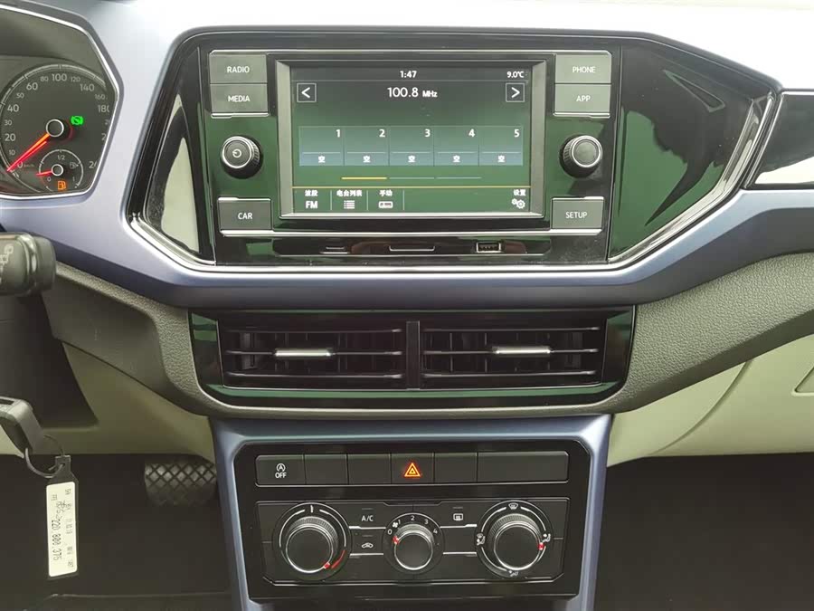 Volkswagen T-Cross 2019 car image #13