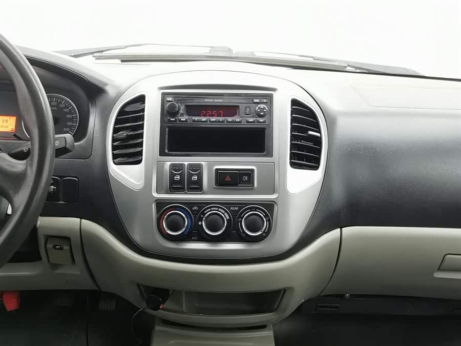 Forthing Lingzhi 2019 #13 Forthing Lingzhi 2019 car image #13