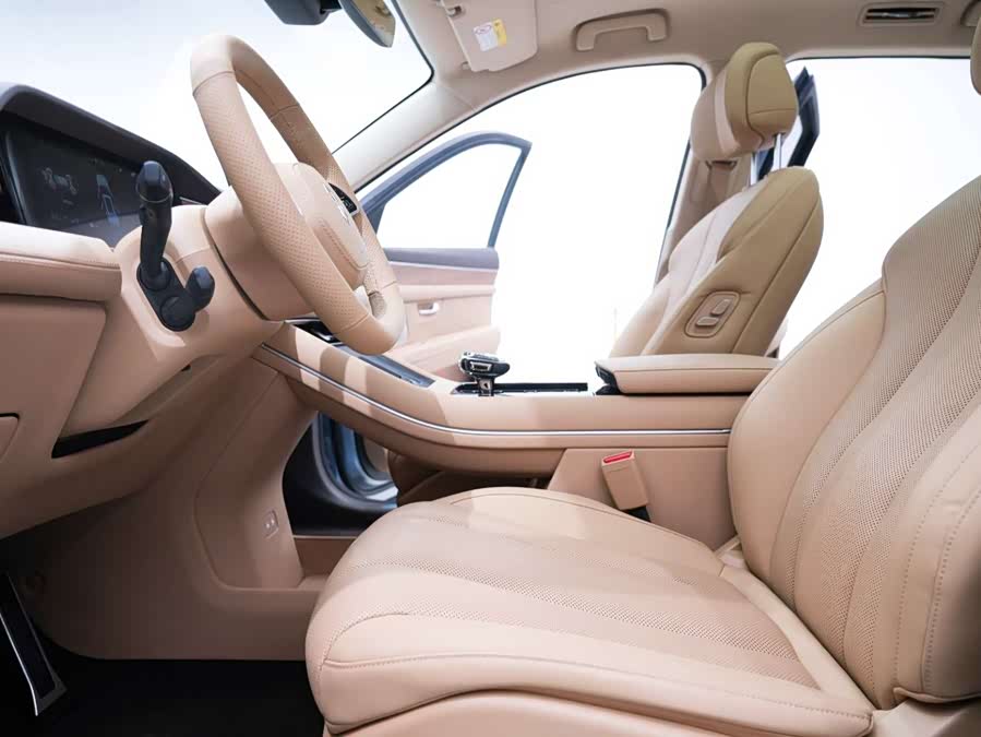 2023 car image #13