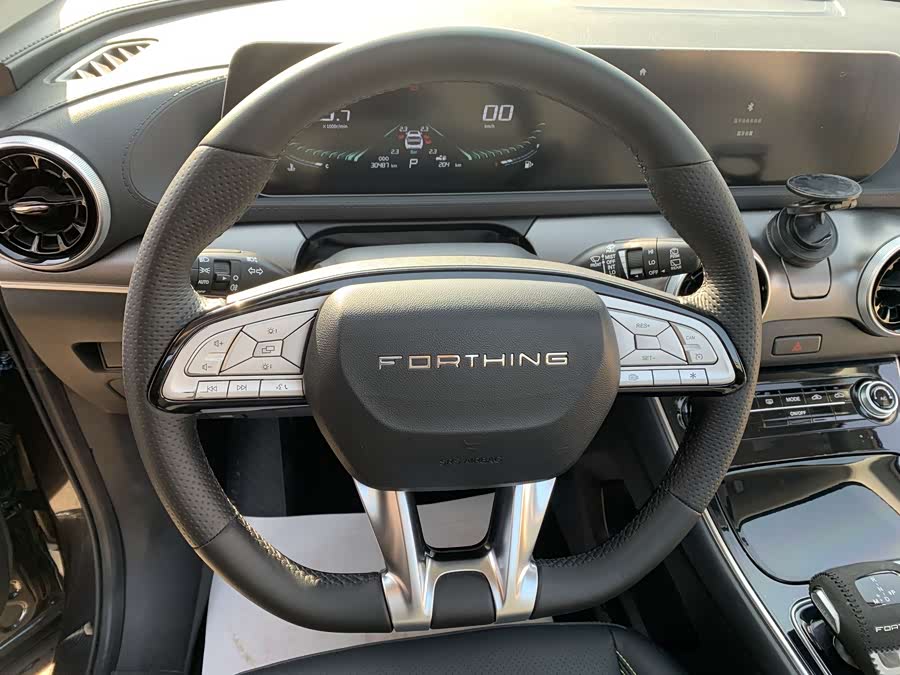 Forthing T5 EVO 2023 car image #13