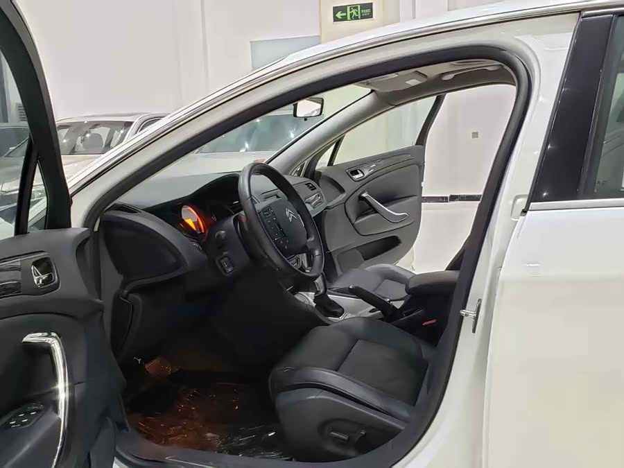 Citroen C5 2011 car image #13