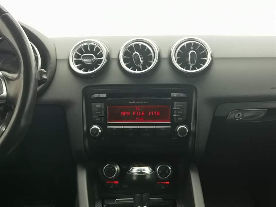 Audi TT 2011 car image #13