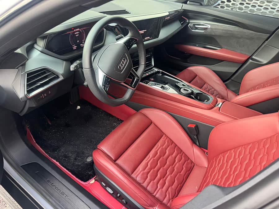 Audi e-tron GT 2024 صورة سيارة #13