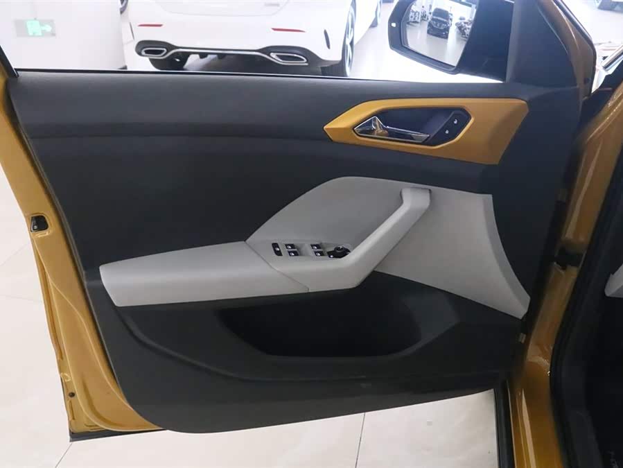 Volkswagen T-Cross 2022 car image #13