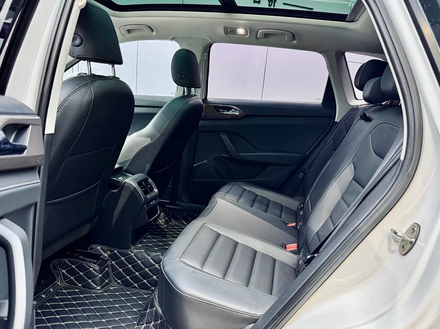 Volkswagen Tharu 2021 car image #13