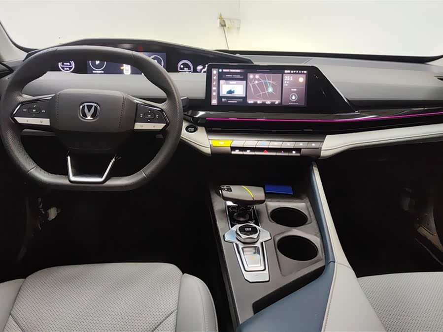 Changan UNI-V iDD 2023 car image #13