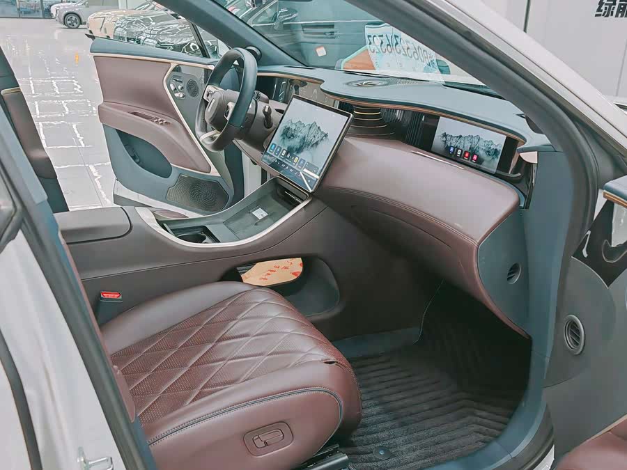 Avatr 11 2024 car image #13