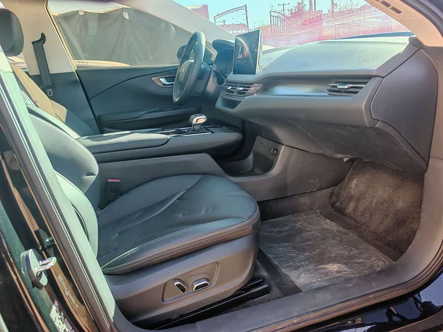 HongQi E-QM5 2022 car image #13