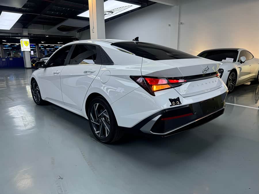 Hyundai Elantra 2023 car image #13