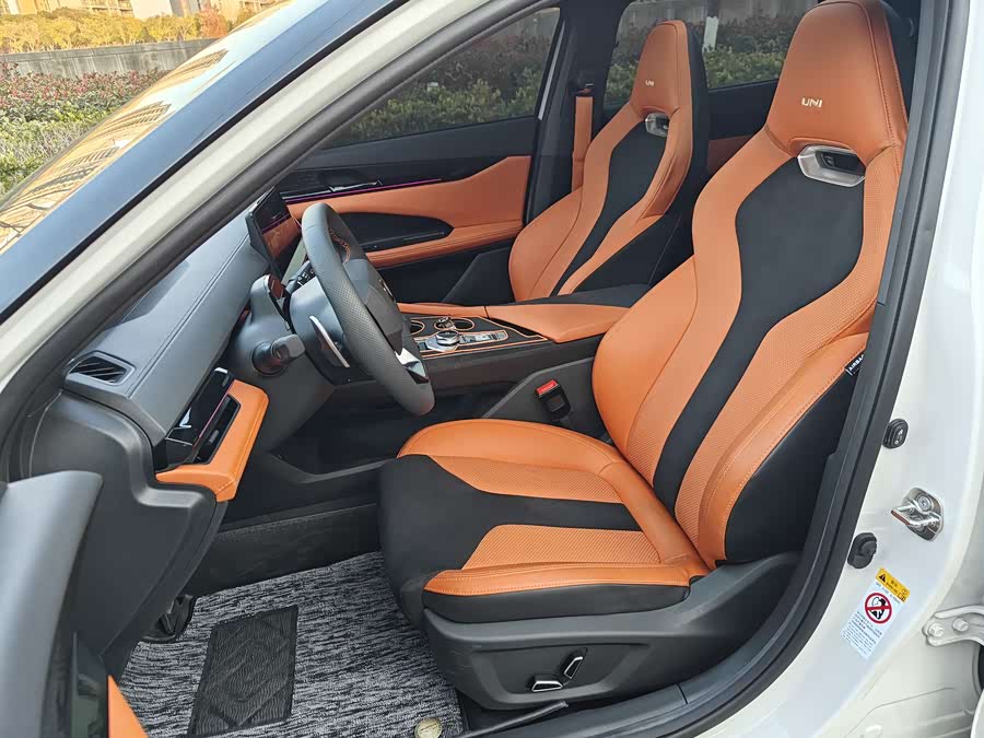 Changan UNI-V 2023 car image #13