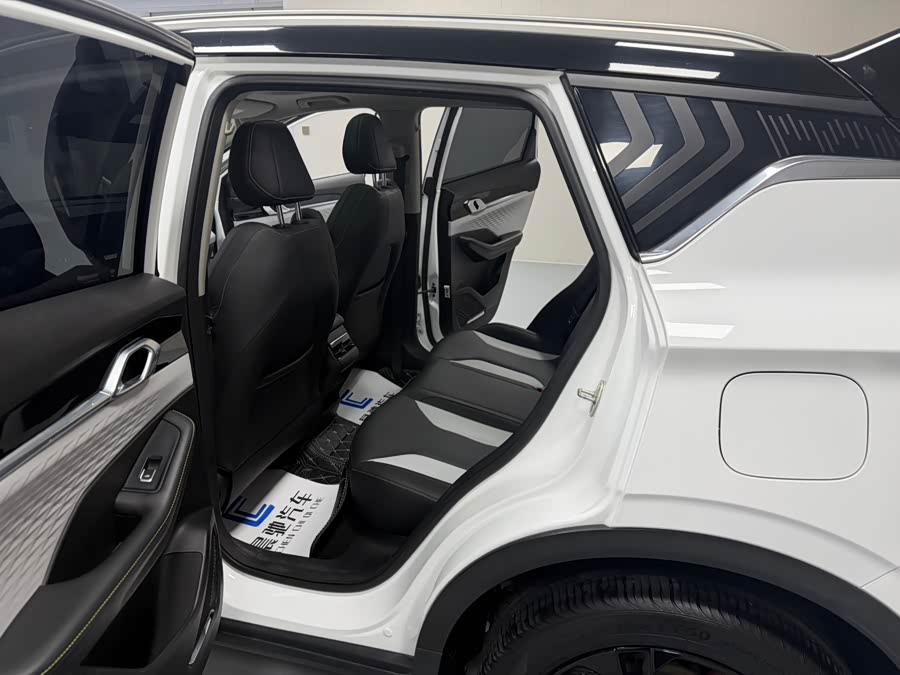 GEELY Coolray 2022 car image #13