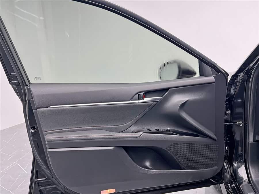 Toyota Camry 2021 car image #13