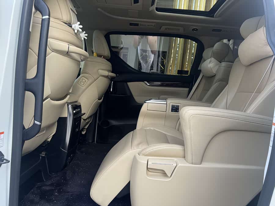 Toyota Alphard 2018 car image #13