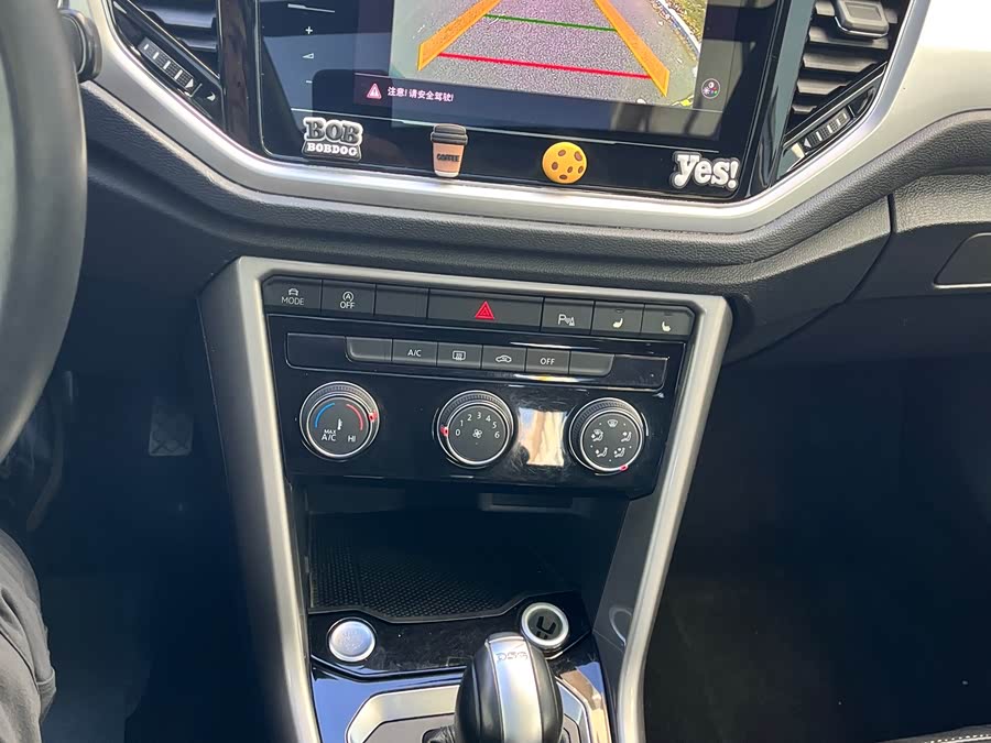 Volkswagen T-Roc 2022 car image #13