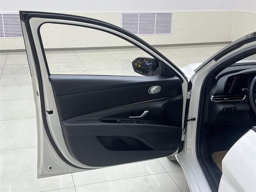 Hyundai Elantra 2022 car image #13