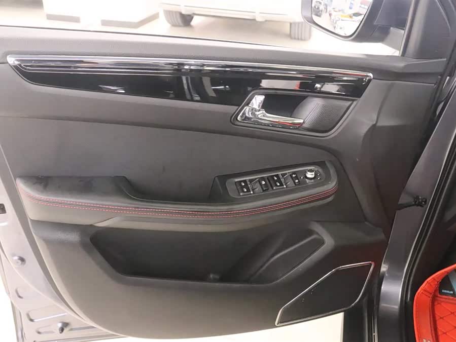 SWM斯威汽车 SWM斯威G05 2020 汽车图片 #13