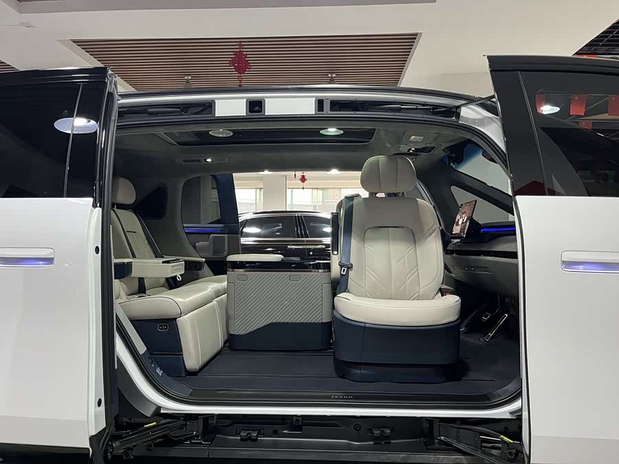 极氪 极氪MIX 2025 汽车图片 #13