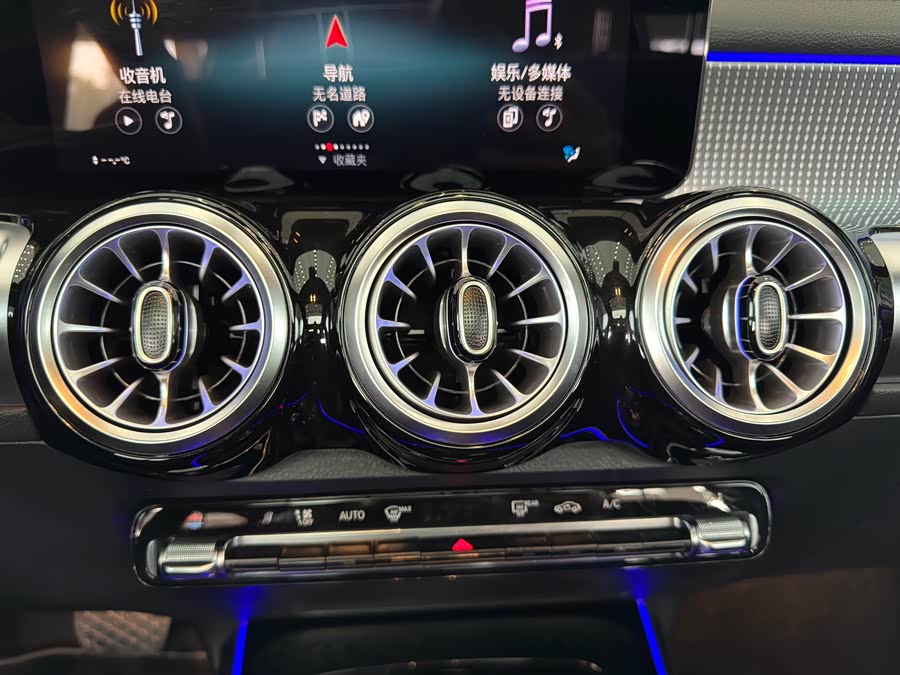 Mercedes-Benz GLB Class 2022 car image #13