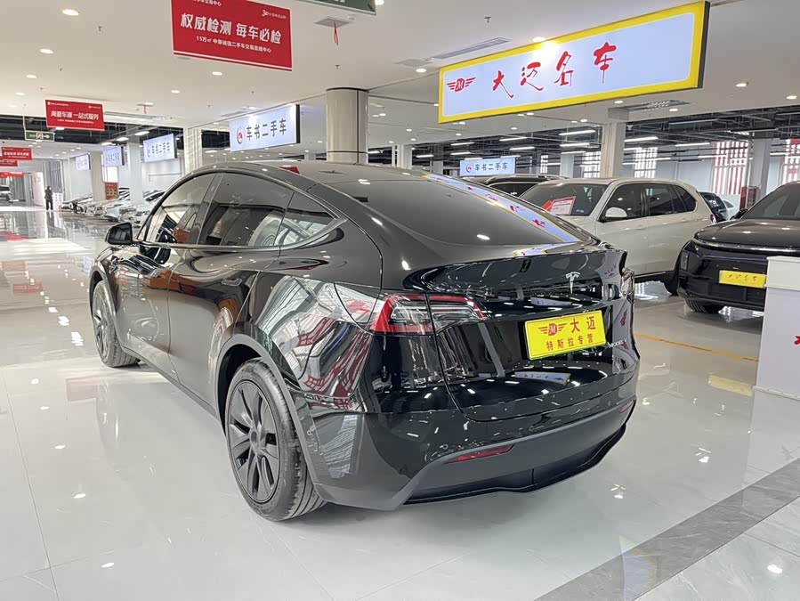 Tesla Model Y 2023 #13 Tesla Model Y 2023 car image #13