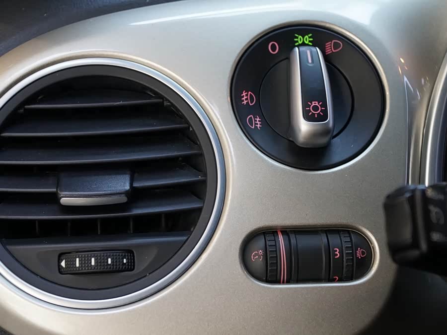 Volkswagen Beetle 2012 immagine di auto #13