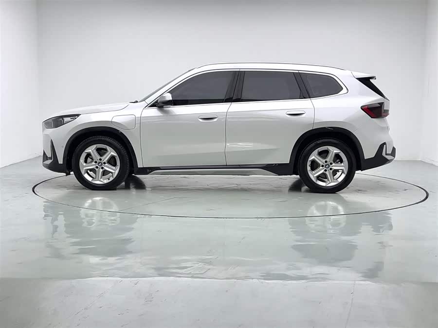 BMW iX1 2024 car image #13