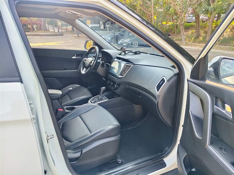 Hyundai ix25 2018 car image #13