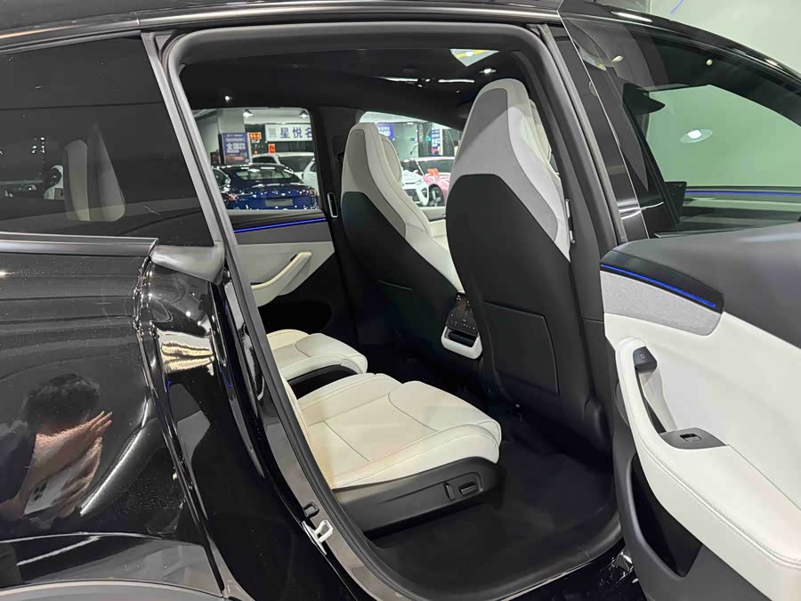 特斯拉 Model Y L 2025 汽车图片 #13