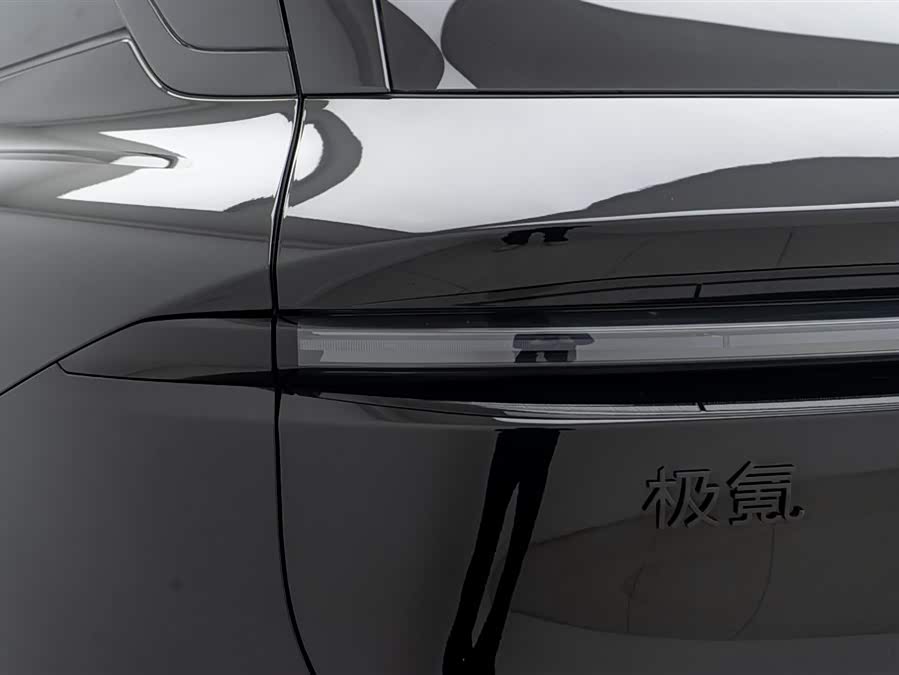 Zeekr 7X 2024 car image #13