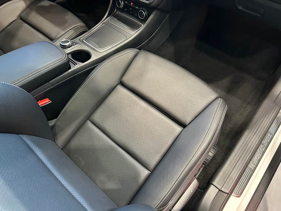 Mercedes-Benz GLA Class 2020 car image #13