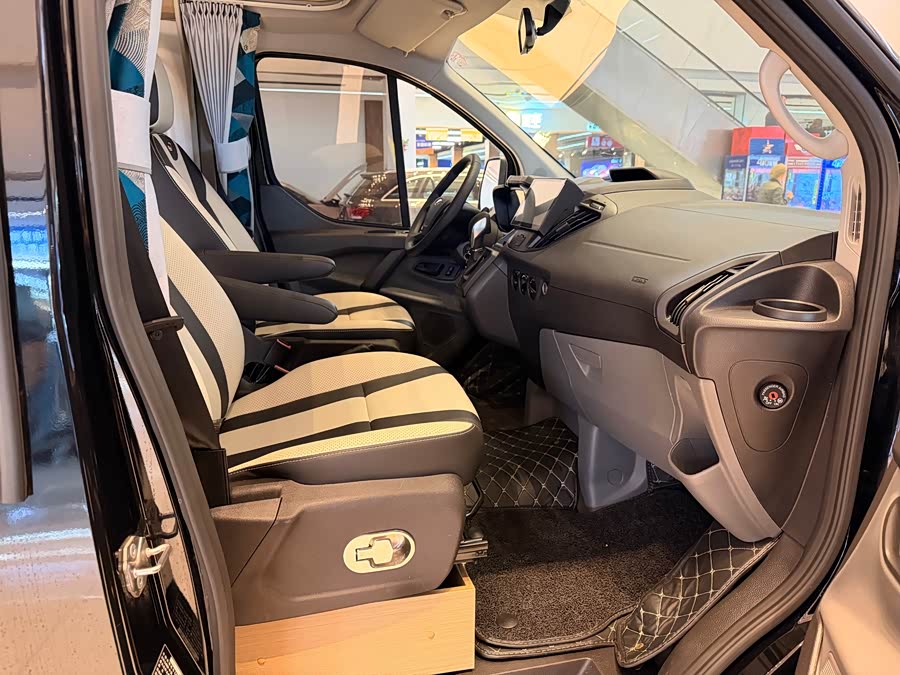 Ford Edge 2023 car image #13