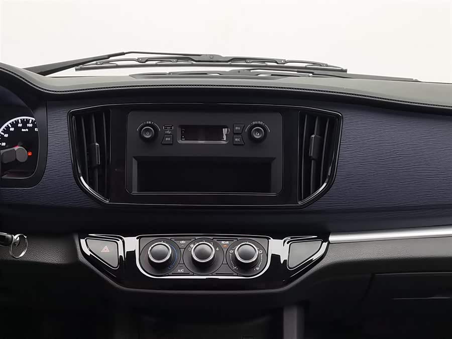 Forthing Lingzhi 2025 #13 Forthing Lingzhi 2025 car image #13