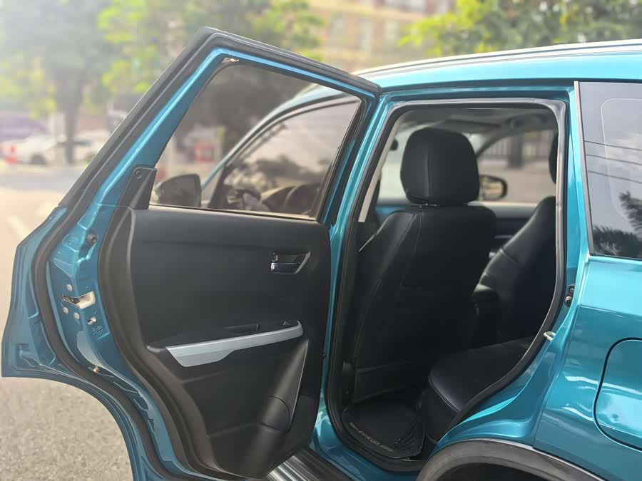 Suzuki Vitara 2016 car image #13