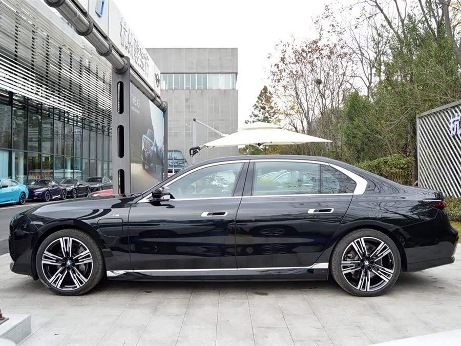 BMW i7 2025 #13 BMW i7 2025 car image #13