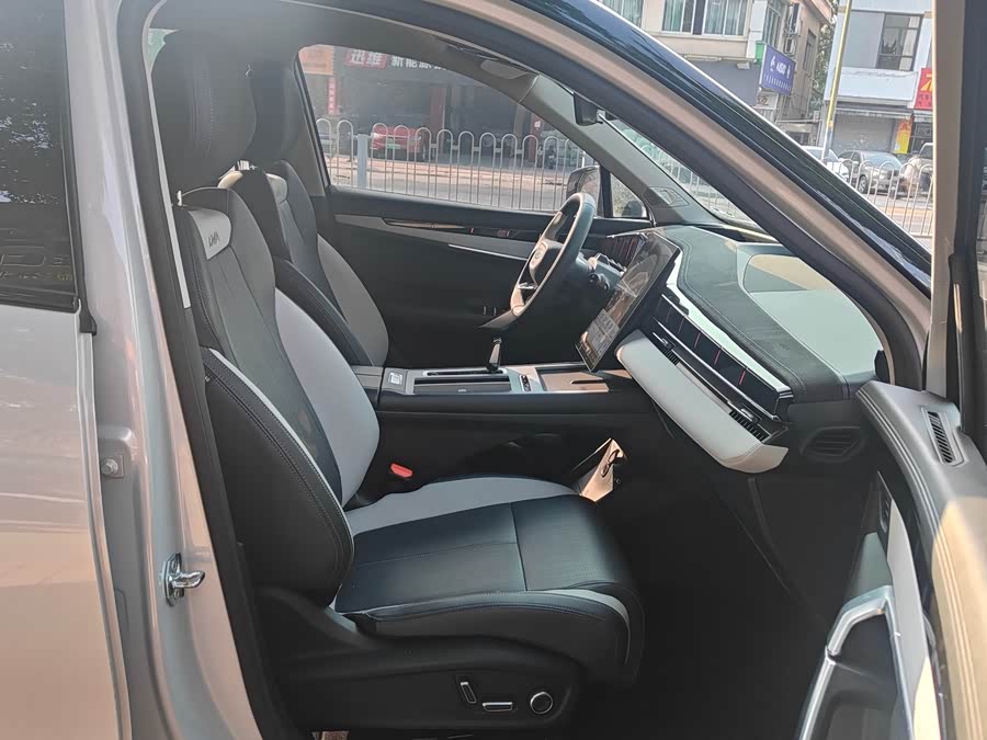 GEELY Boyue L 2024 car image #13