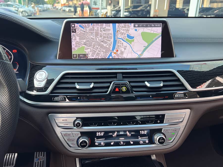 BMW 7 Series 2020 #13 BMW 7 Series 2020 car image #13