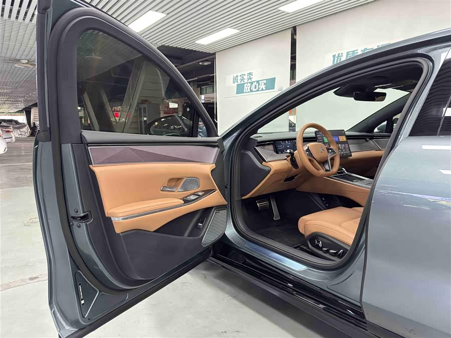 BYD HanL 2025 car image #13