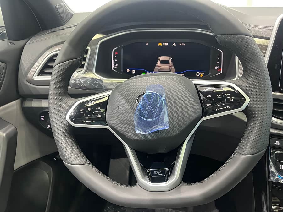 Volkswagen T-Roc 2025 car image #13