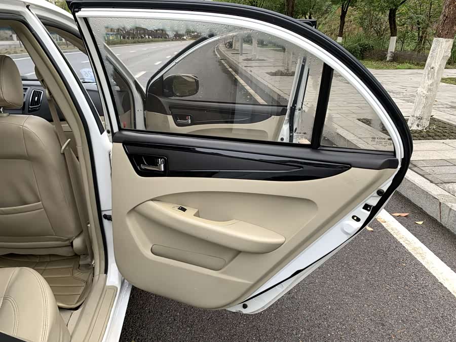 GEELY GC7 2013 #13 GEELY GC7 2013 car image #13