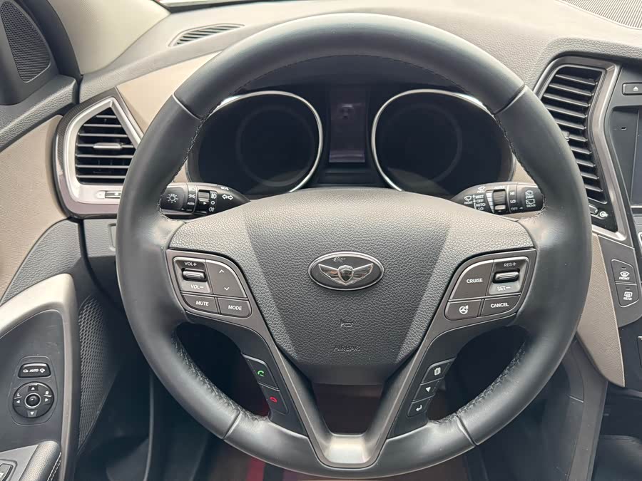 Hyundai Grand Santa Fe 2015 car image #13