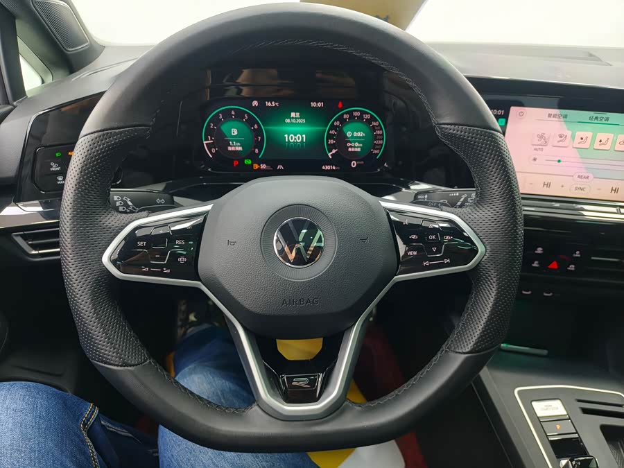 Volkswagen Golf 2022 car image #13