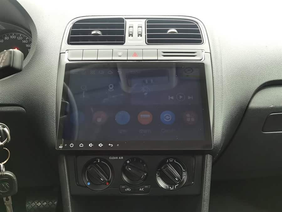 Volkswagen Polo 2017 car image #13