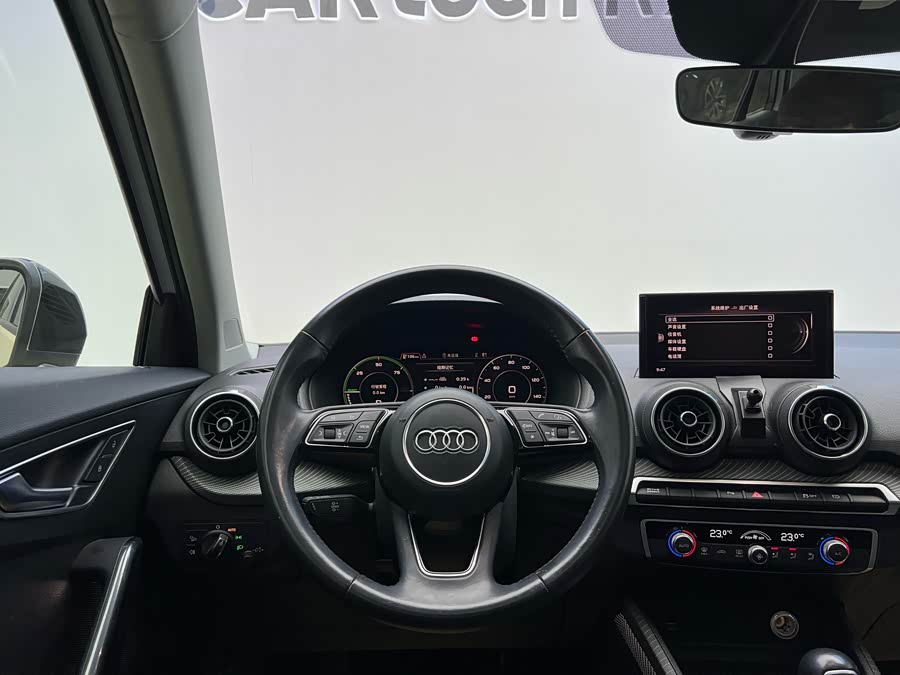 Audi Q2L e-tron 2021 immagine di auto #13