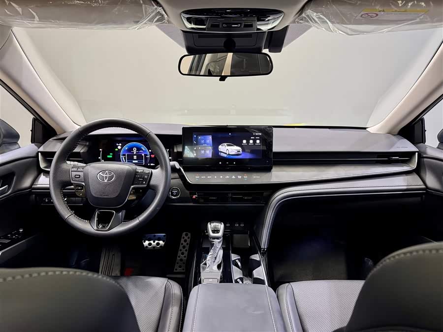 Toyota Camry 2025 car image #13