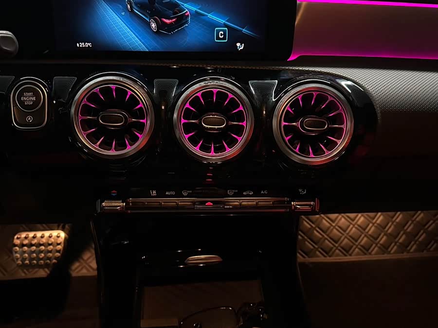 Mercedes-Benz CLA AMG 2025 imagem de carro #13