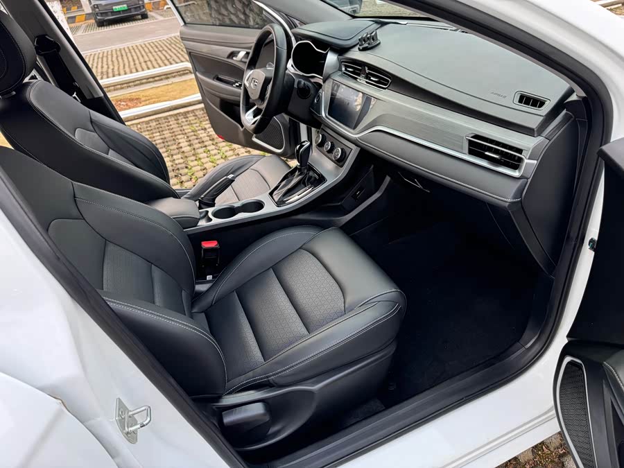 GEELY Emgrand 2022 #13 GEELY Emgrand 2022 car image #13