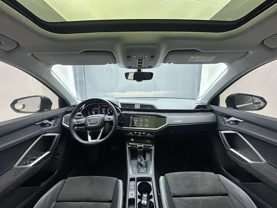 Audi Q3 2021 car image #13