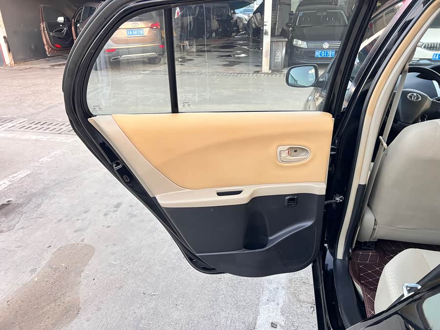 Toyota Yaris 2010 imagen de coche #13