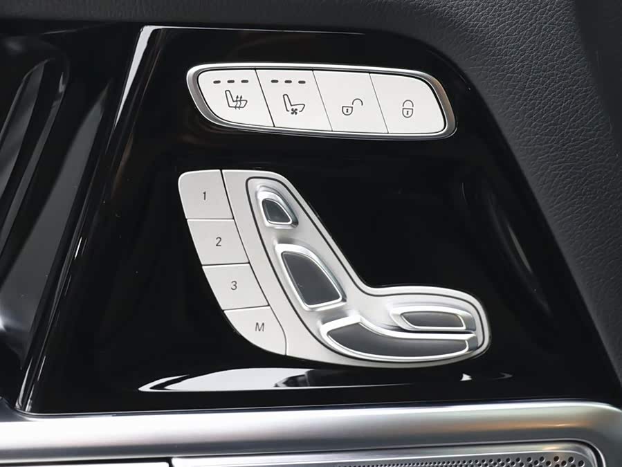 Mercedes-Benz 2025 car image #13
