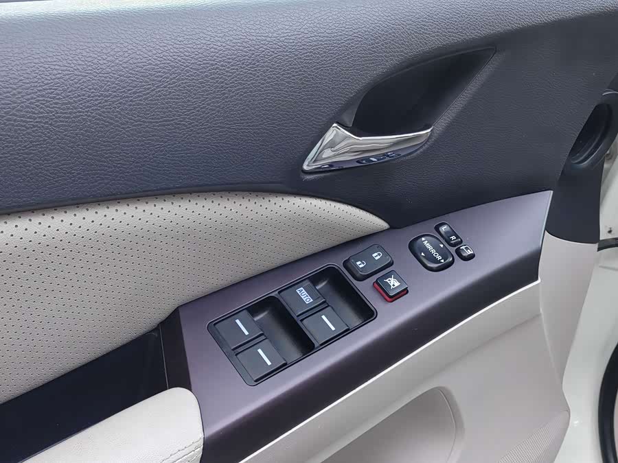 BYD e6 2015 car image #13