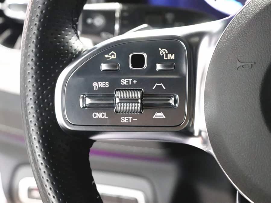 Mercedes-Benz 2025 car image #13
